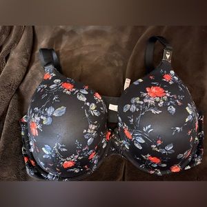Victoria secret new with tag. Very soft. Size 38ddd.